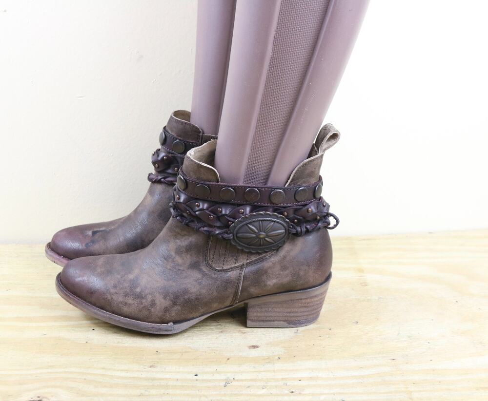 New Circle G by Corral Boots 7 Brown Leather Distressed Harness Studs Western